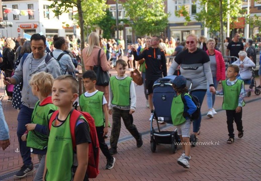  4. Evenementen & gebeurtenissen (De levendige momenten van Steenwijk, van feest tot ramp)